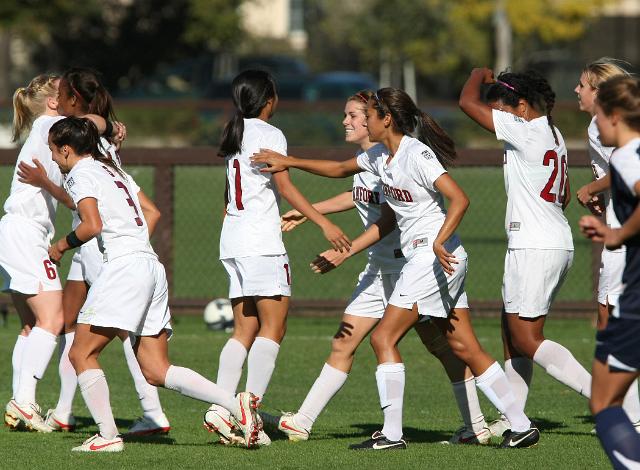 Stanford-Cal Womens soccer-037.JPG - 2009 NCAA Women's Soccer, Cal at Stanford.